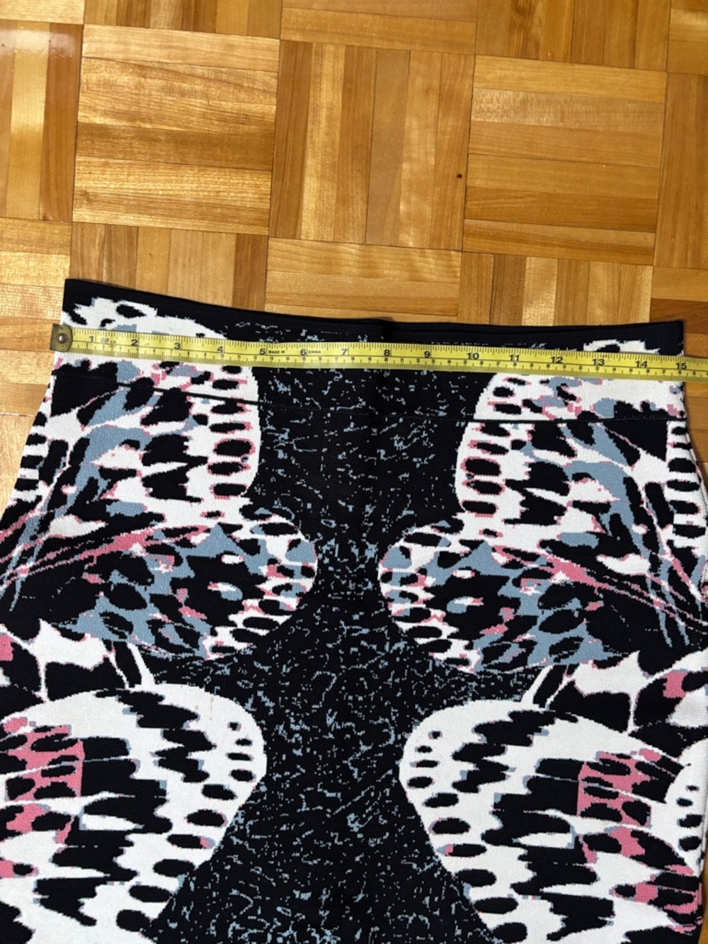 BCBGMaxAzria Black and White Abstract Pencil Skirt with Pink Accents - Picture 6 of 9